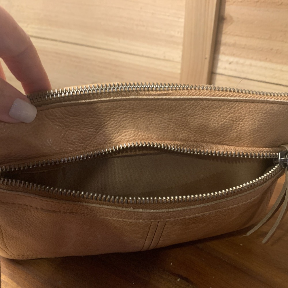 VILENCA Holland Crossbody Purse Bag Beige Leather Interior Exterior Pockets EUC - Picture 4 of 6